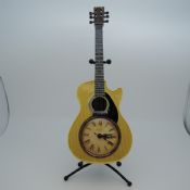 Relógio de mesa em forma de guitarra images
