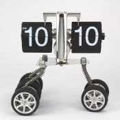 Metal 3 wheels flip desk clock designed images