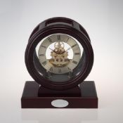 Relógio de mesa de madeira images
