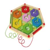 Brinquedo de crianças labirinto colorido de madeira images