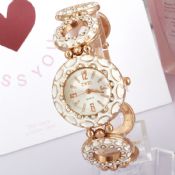 gold chain lady watches images