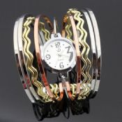 Damen-ausgefallene Quarz-Armbanduhr images