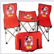 Chaises de camping et set de table images