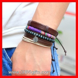 Kayu manik-Manik Charm Bracelet