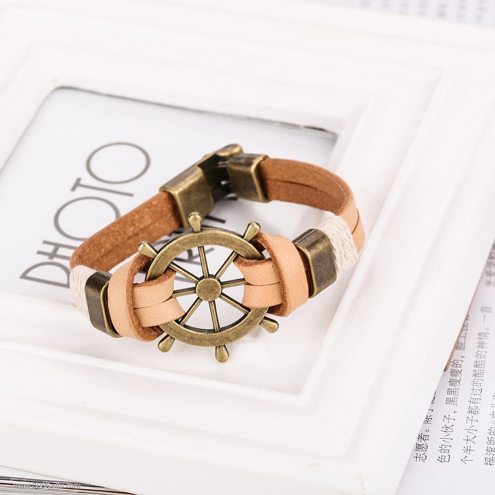 Pulsera Con Cordón de Cuero