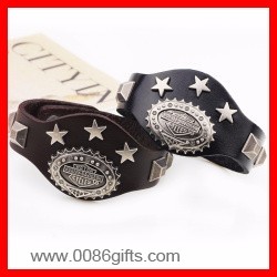 Clásico Europa Estrellas Stud Pulsera