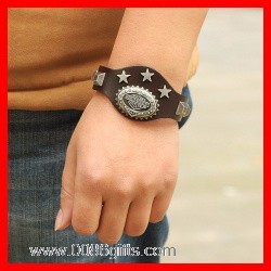 Clásico Europa Estrellas Stud Pulsera