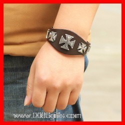  Cross Armband 