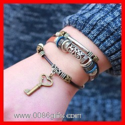 Nyckel Charm Armband