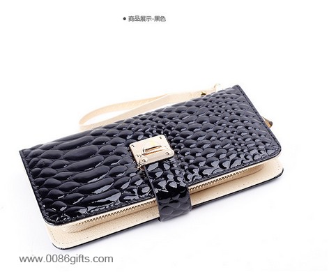 Snakeskin grain purse 