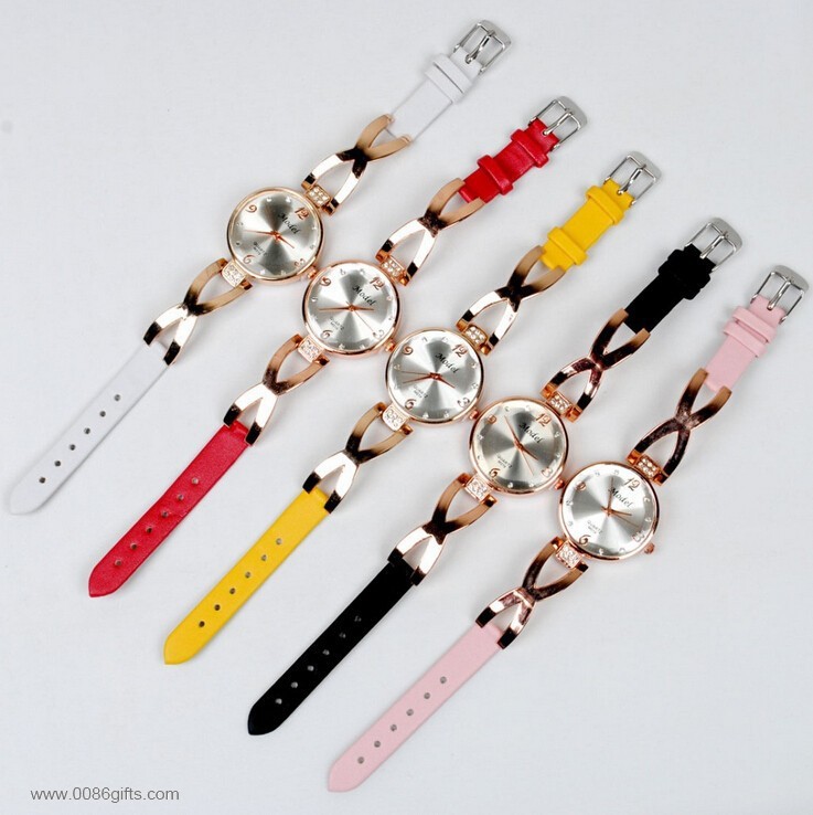 Billige damen Vintage leder armbanduhr